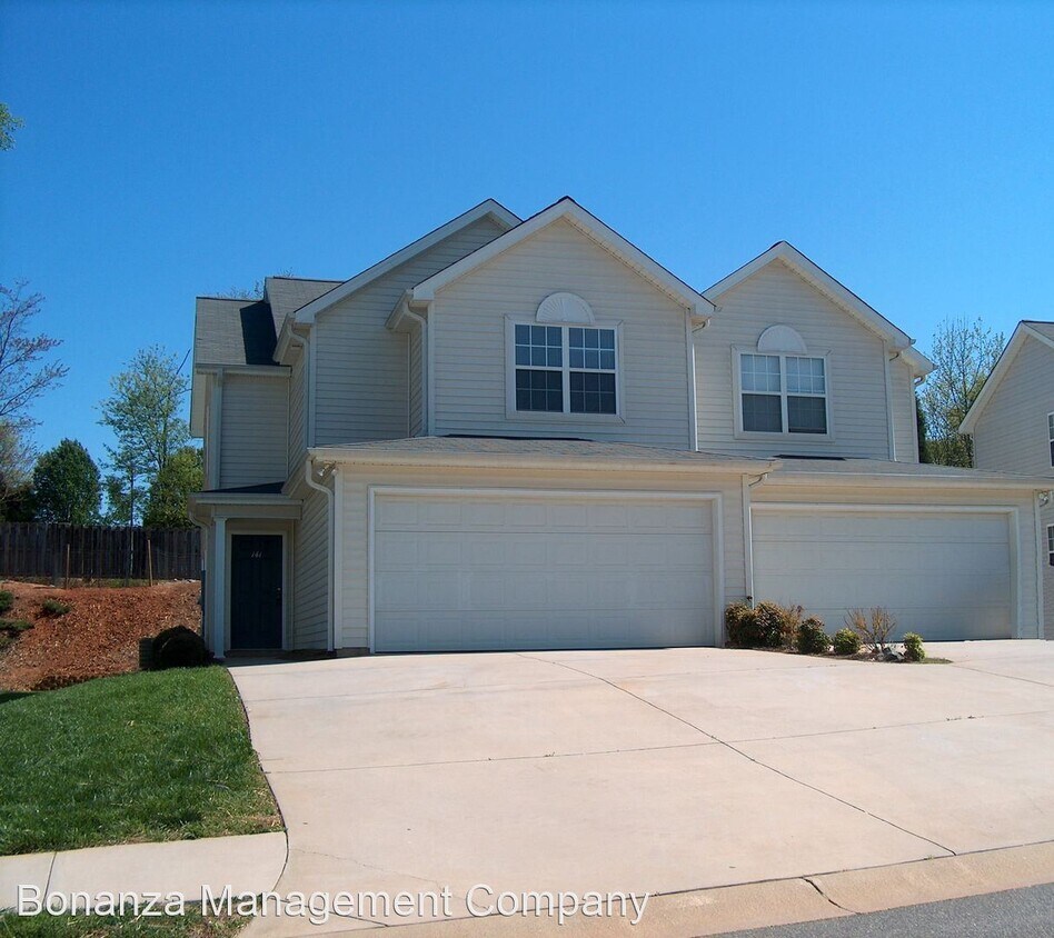 4 br, 2.5 bath House 141 Springwood Lane House Rental in