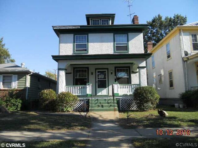 Foto del edificio - Large house on the North Side of town! Central HVAC, Laundry, Large yard, all appliances.
