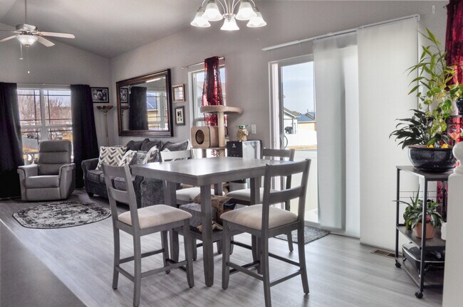 Foto del edificio - 2500 Heather Ln