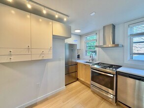 Building Photo - 432 2nd St