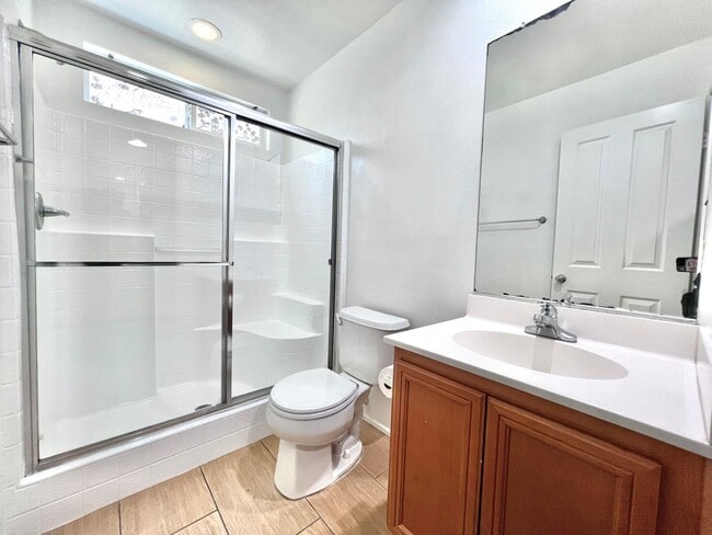 Building Photo - Spacious 4 Bed, 3 Bath Two-Story Home with...