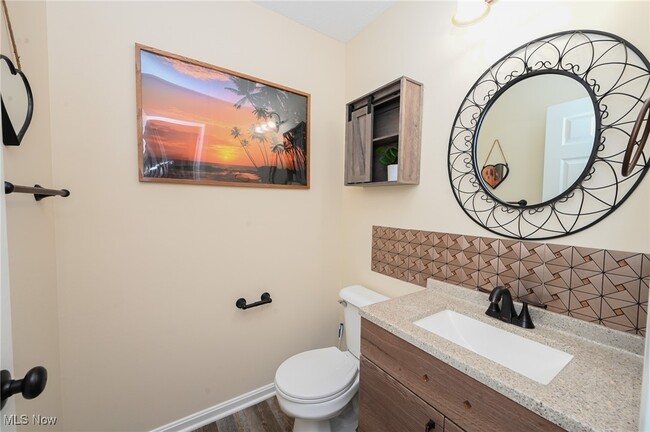 Building Photo - 655 Almas Ct
