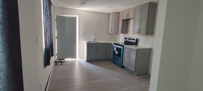 Building Photo - 158 E Floral Dr