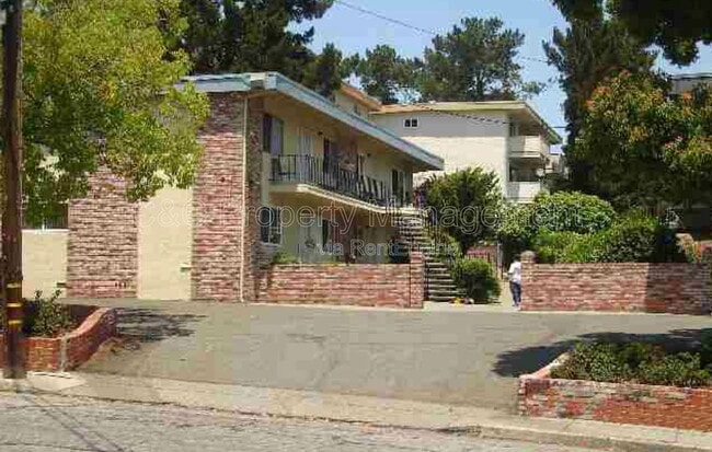 Photo - 411 E O St Apartment