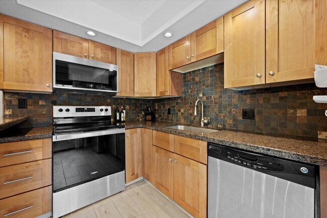 Foto del edificio - 111 1st Ct