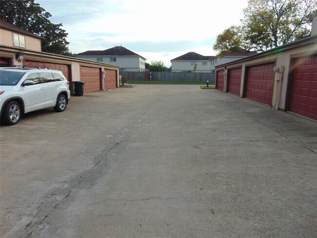 Building Photo - 12300 Brookglade Cir
