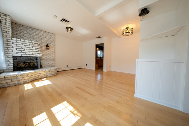 Building Photo - 3971 Wooddale Ave S
