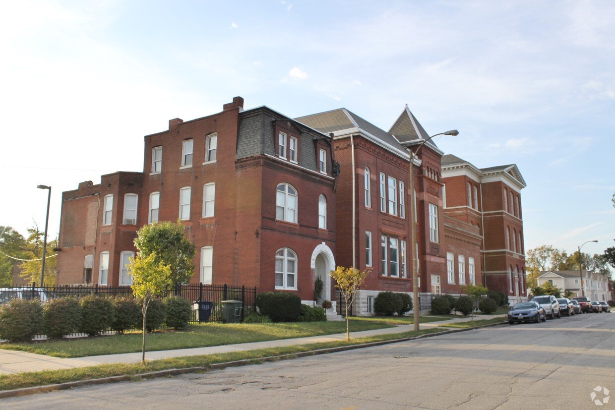 Foto del edificio - Irving School Apartments