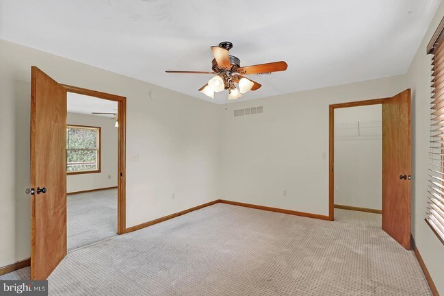 Building Photo - 1049 Yoder Dr