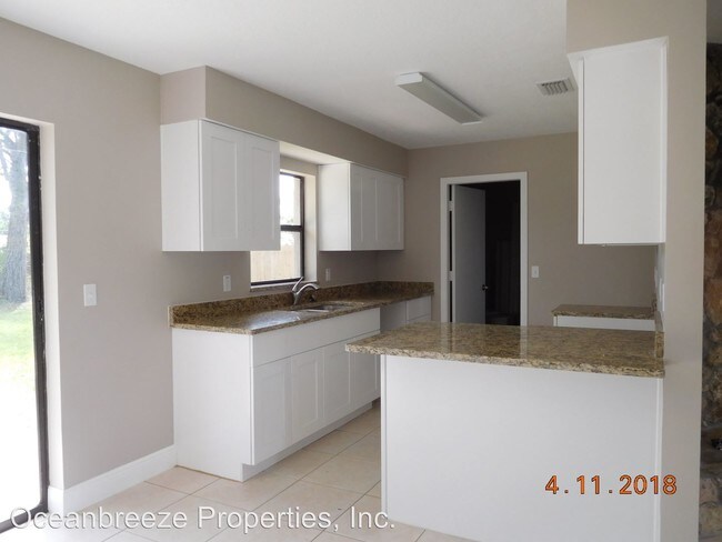Building Photo - 3319 Pine Tree Dr
