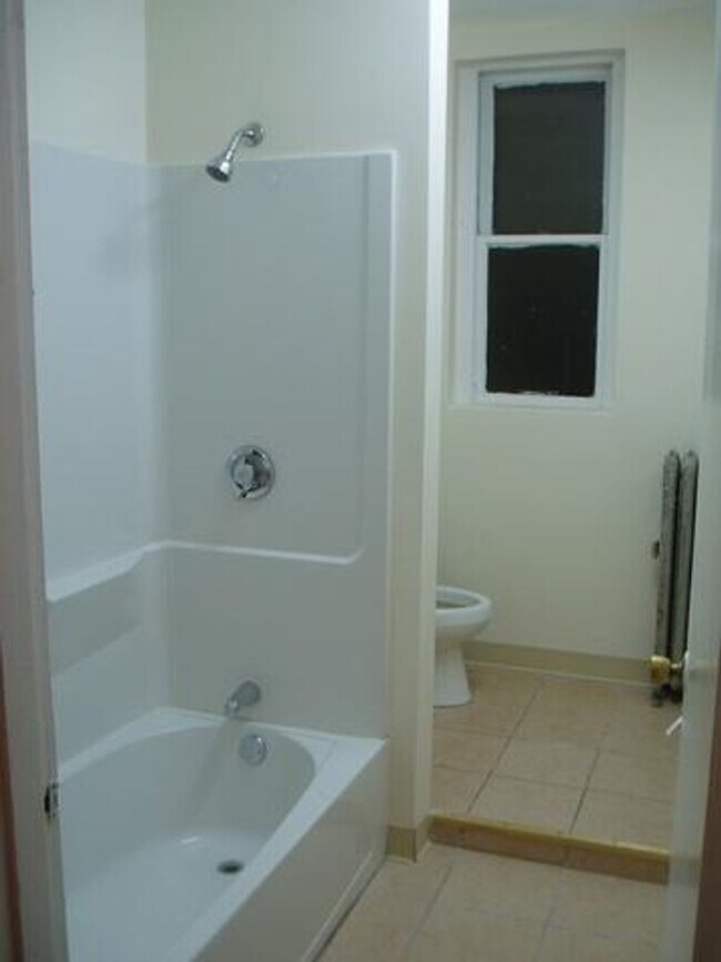 Foto del edificio - Large 3 bed located near Fenway and Kenmore Square