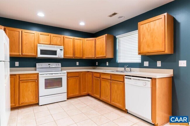 Foto del edificio - 121 Waterbury Ct