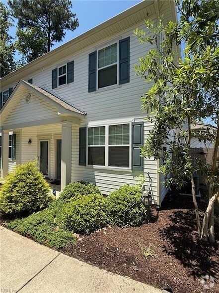 Building Photo - 2816 Belden Ave