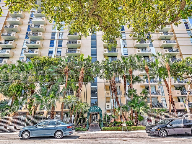 Foto del edificio - 2350 NE 135th St