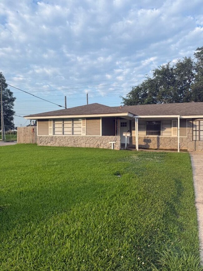 Building Photo - February movein