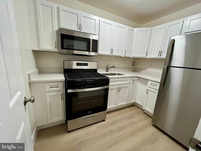 Foto del edificio - 2401 H St NW