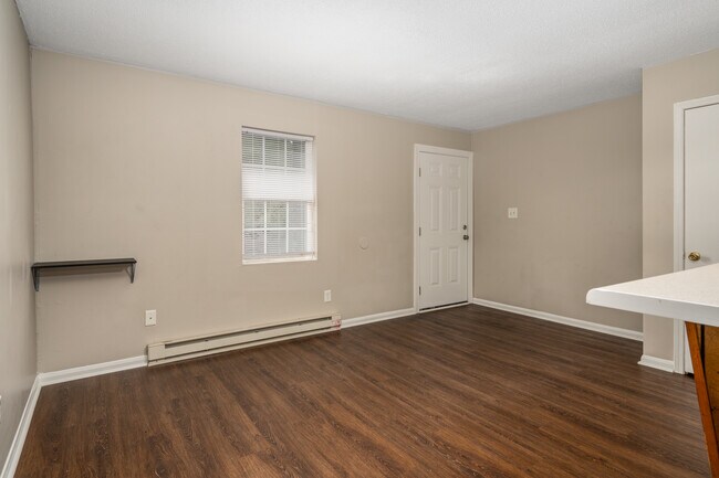 Foto del edificio - 1501 Charter Dr