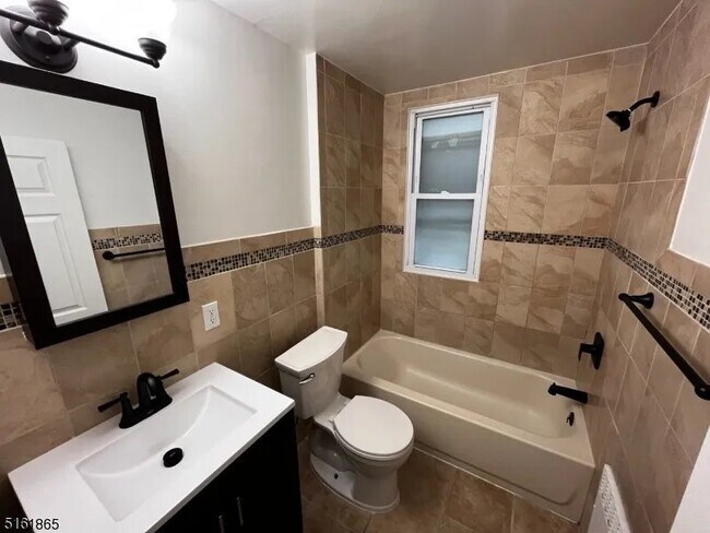 Foto del edificio - 339 Valley Brook Ave