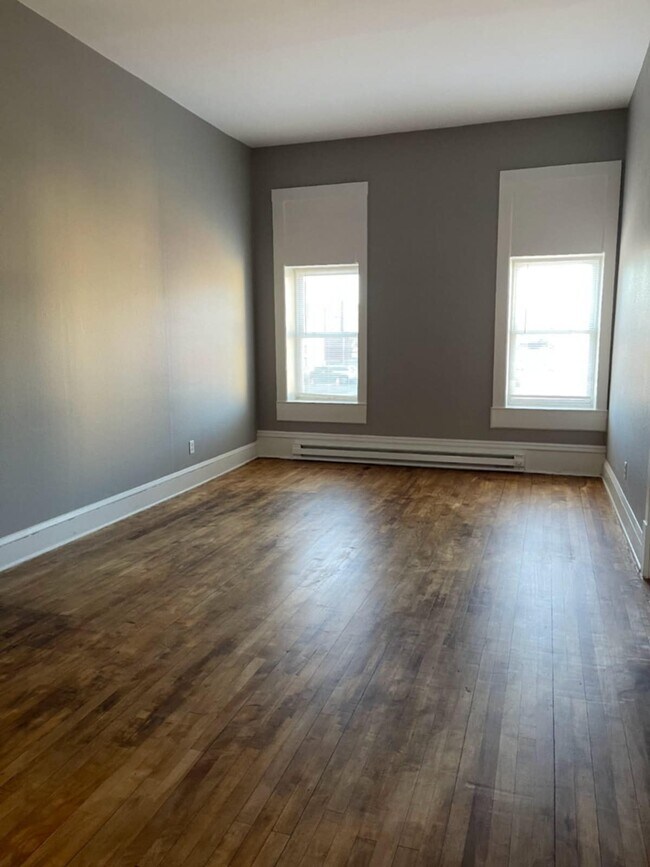 Foto del edificio - 19 W Central St