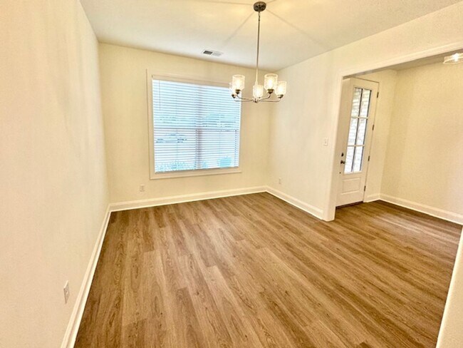 Foto del edificio - NewburyDr7464