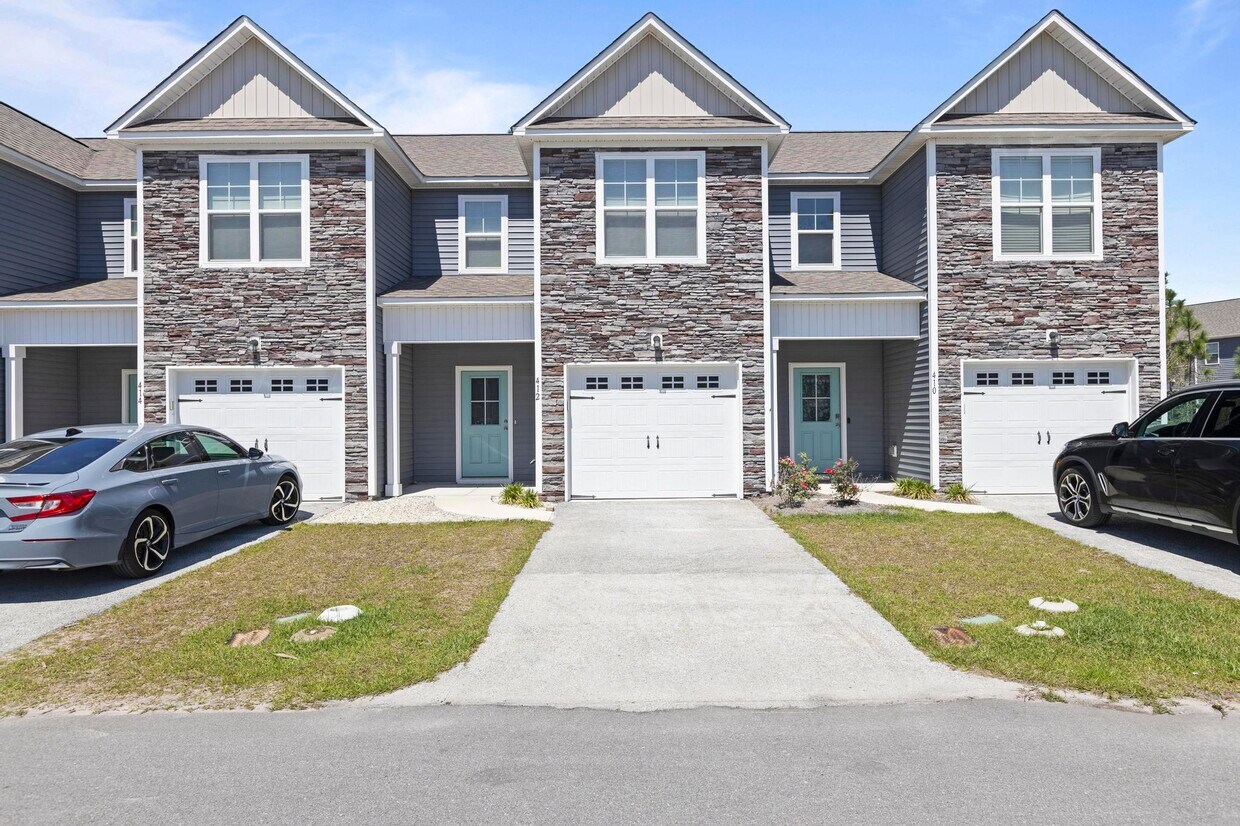 412 Guppy Lp Rd, Sneads Ferry, NC 28460 Townhome Rentals in Sneads