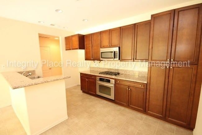 Building Photo - Great Canyon Hills Condo
