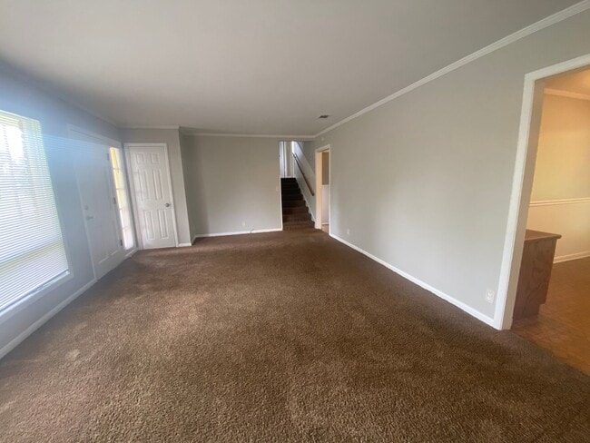 Building Photo - Charming 4 BR, 2 BA, Close to MTSU, 1 Car ...