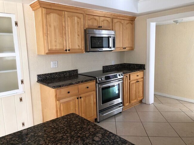 Foto del edificio - 1760 Bryan Ave