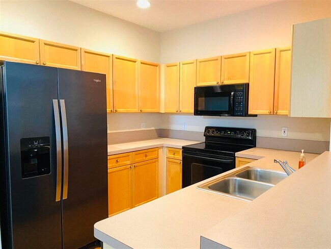 Building Photo - 2111 Fernleigh Dr
