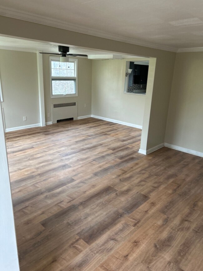 Building Photo - 617 Independence Dr