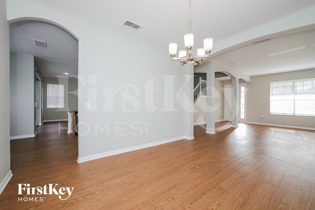 Foto del edificio - 1660 The Oaks Blvd