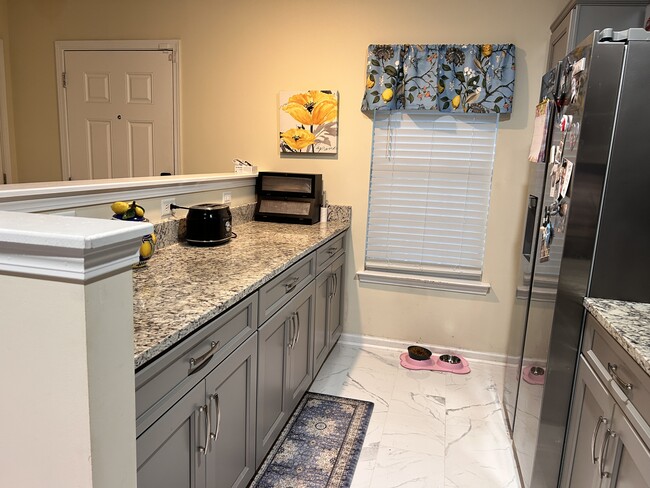 Building Photo - 324 Gallery Way