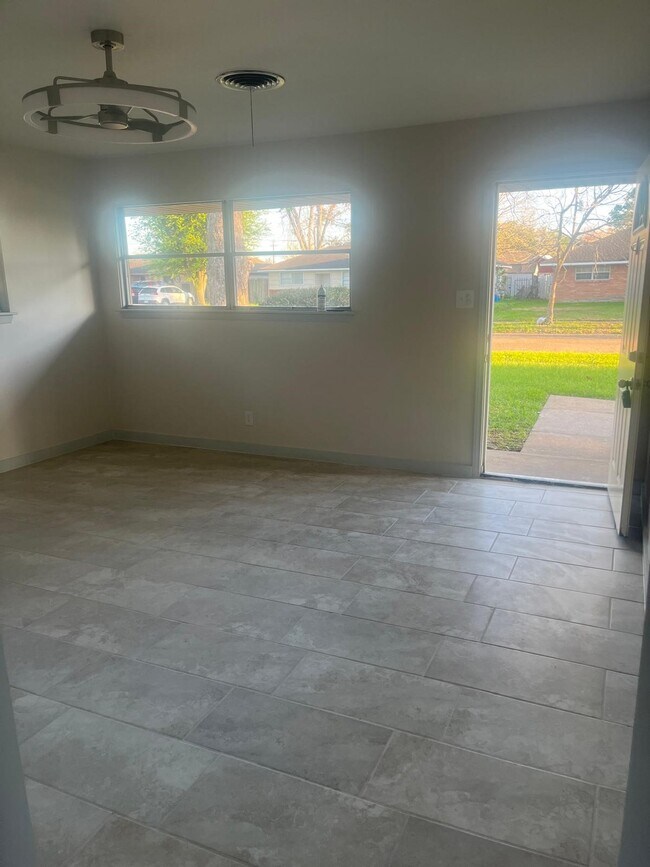 Foto del edificio - 3517 Tanglebriar Dr