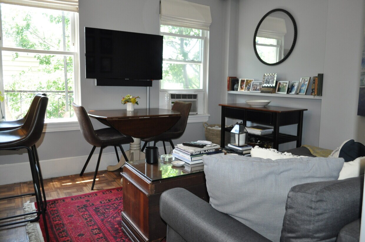 Foto principal - 215 W 9th St