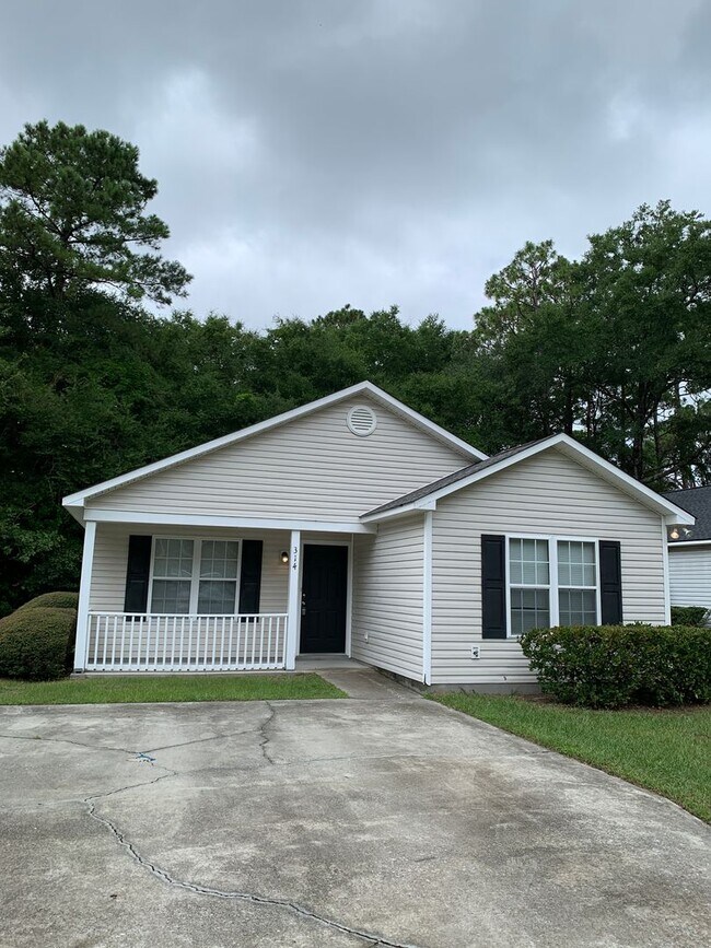 Foto del edificio - 3 Bedroom 2 Bath House Available on Hillsdale Drive
