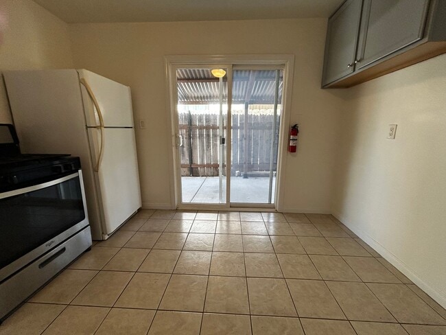 Foto del edificio - 3322-24 Clairemont Mesa Blvd