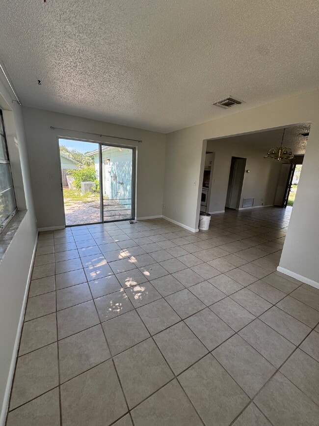 Building Photo - Adorable 2 Bedroom 2 Bath home in St. Augu...