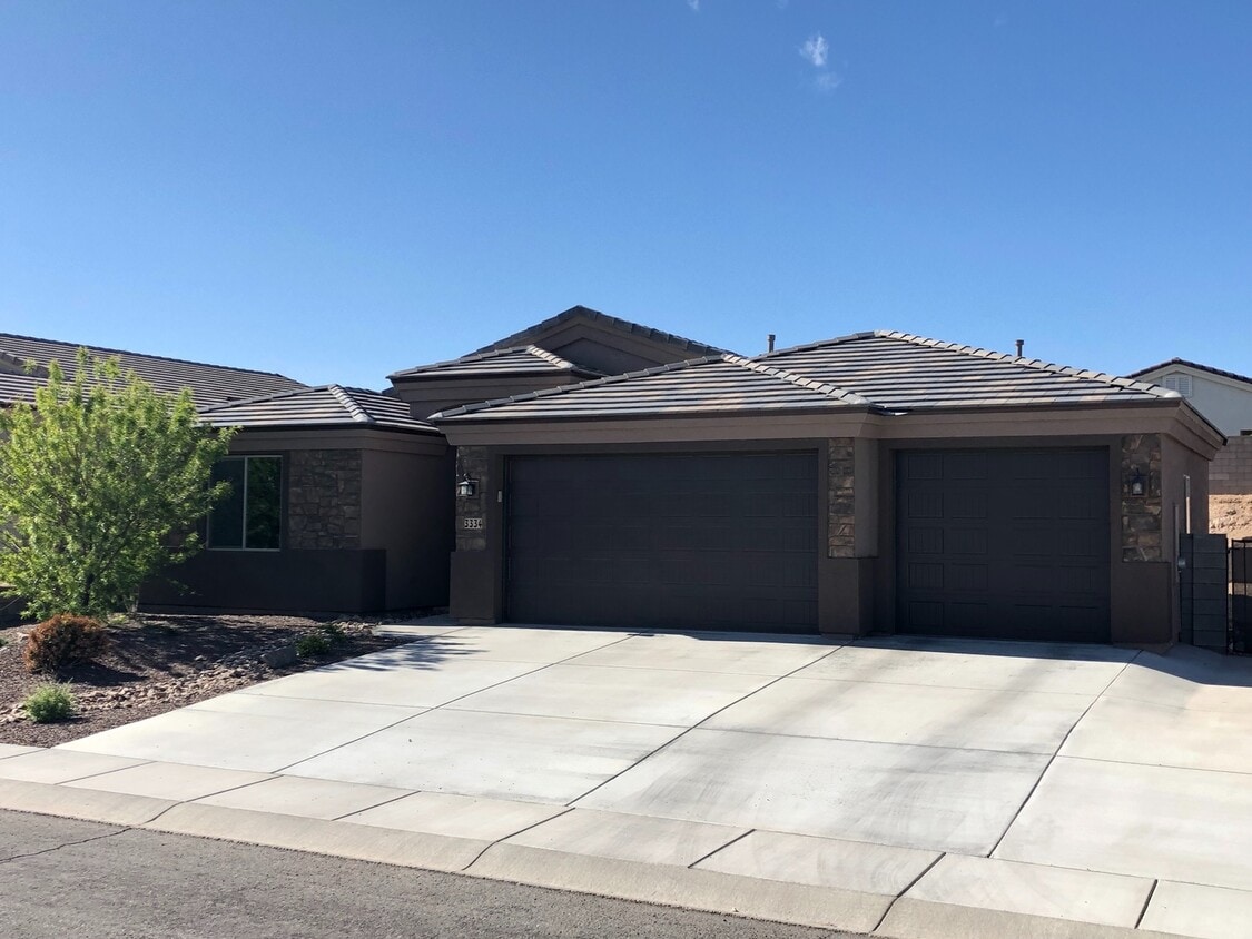 Primary Photo - Spacious 4 Bedroom in Southern Vista Estates!