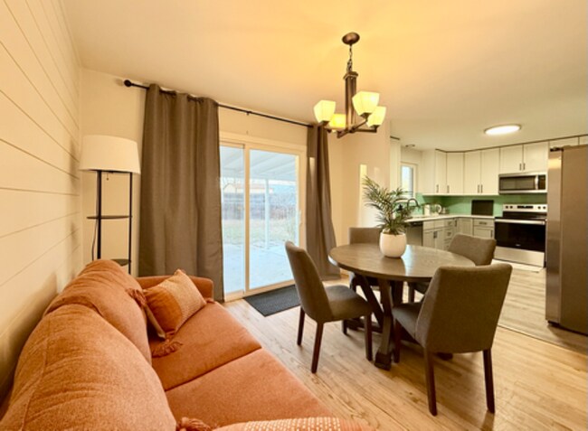 Foto del edificio - 9989 Dodge Dr