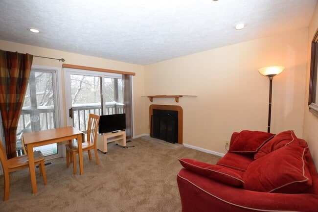 Building Photo - 9361 S Pointe Retreat Dr