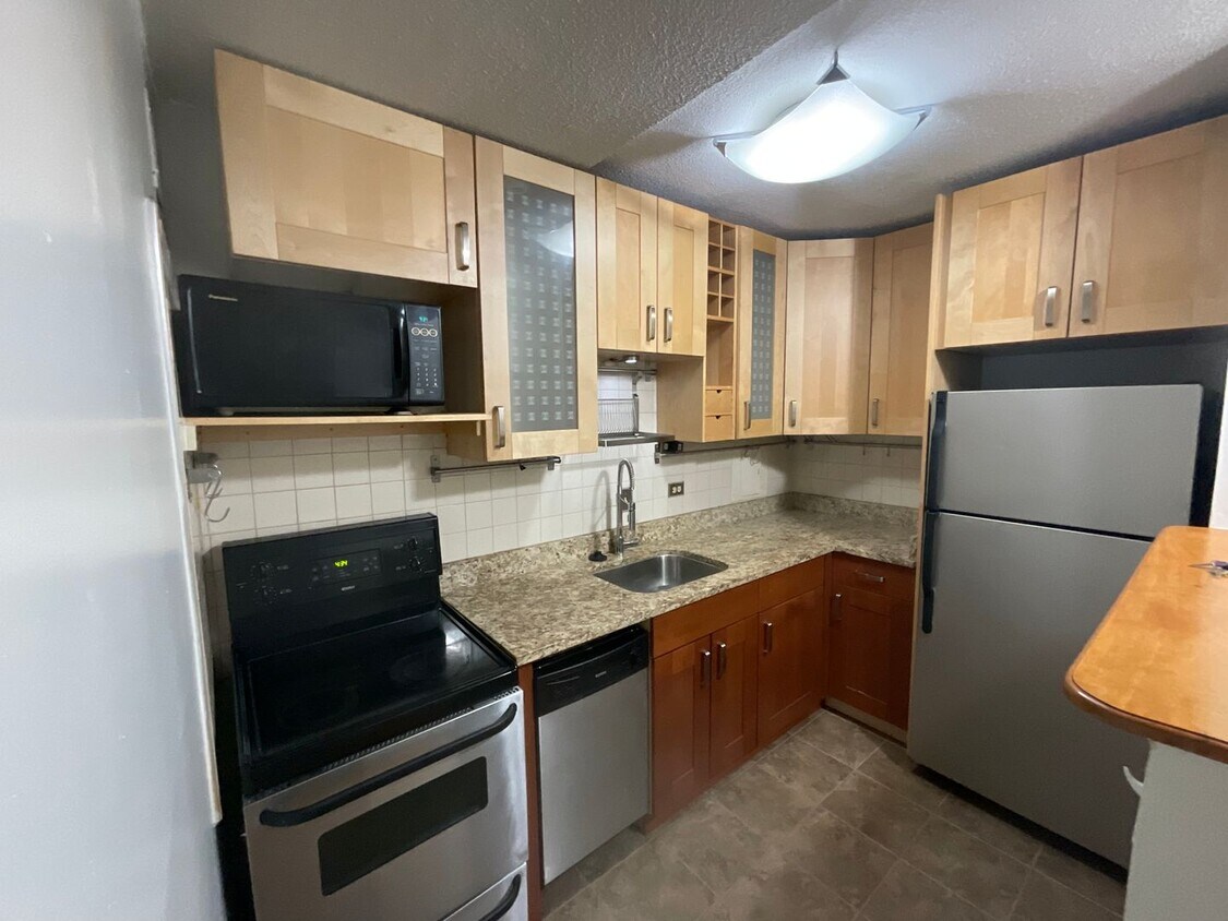 Primary Photo - Spacious RiverPark 1 bedroom located near ...