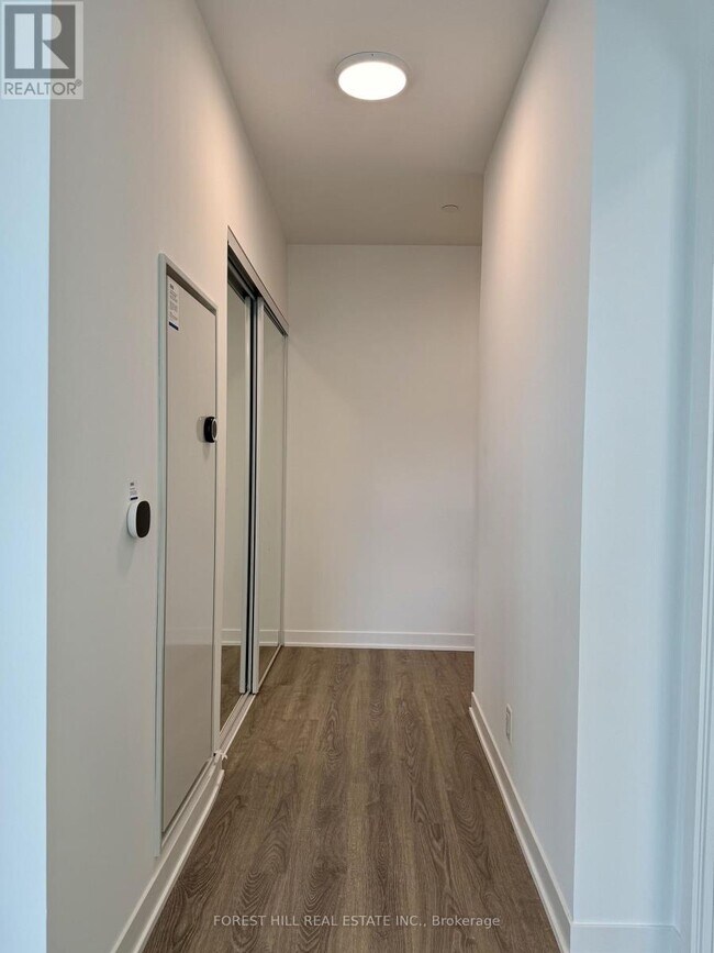 Photo du bâtiment - 180 Front St E