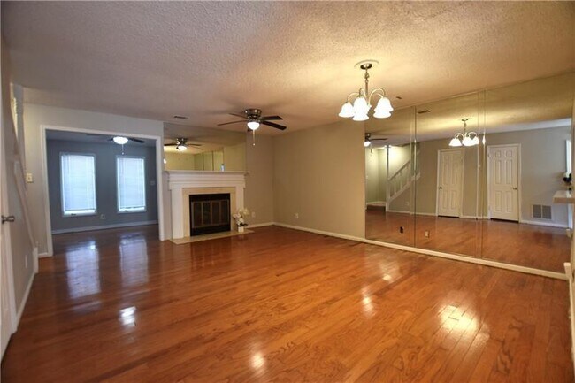 Foto del edificio - 2125 Fairways Ct