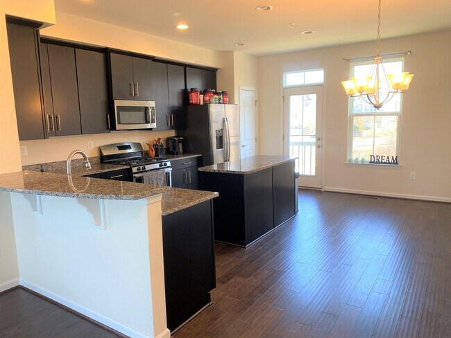 Foto del edificio - Beautiful 3 Bedroom Townhome in Glen Burnie!