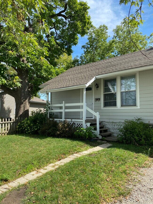 Front of House - 7633 40th Ave