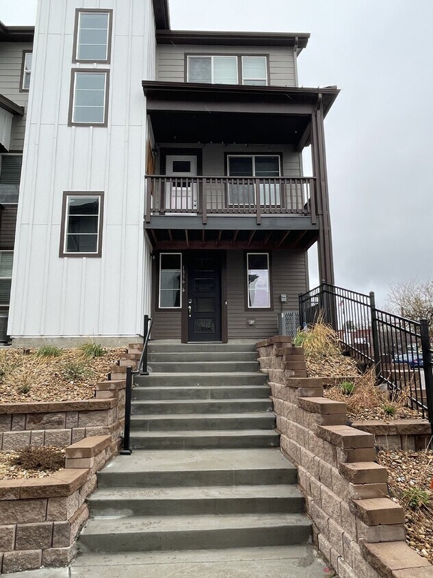 Primary Photo - "Charming 3-Bedroom Townhouse with 2 Full ...