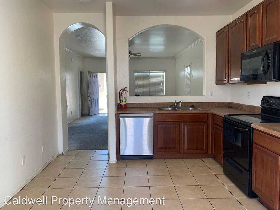 Building Photo - 3 br, 2 bath House - 916 W. St. Charles Ave.