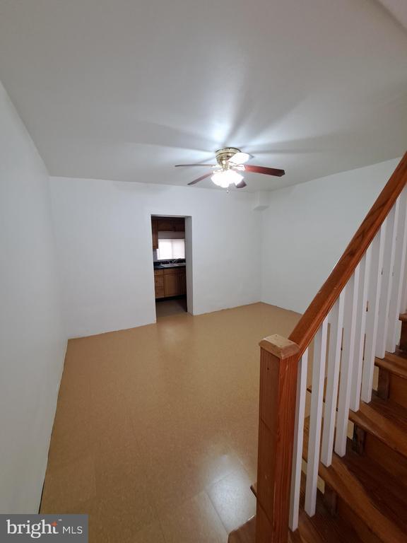 Building Photo - 528 Hart Ln
