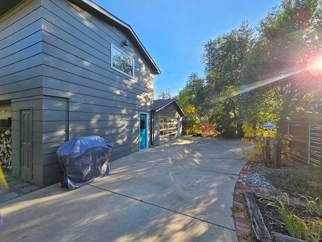 Building Photo - 1431 W Cucharras St