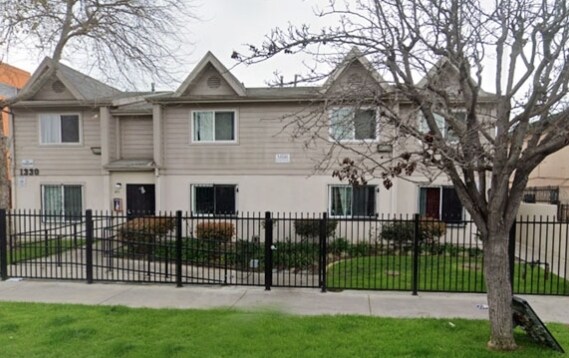 Foto principal - 1330 W 57th St